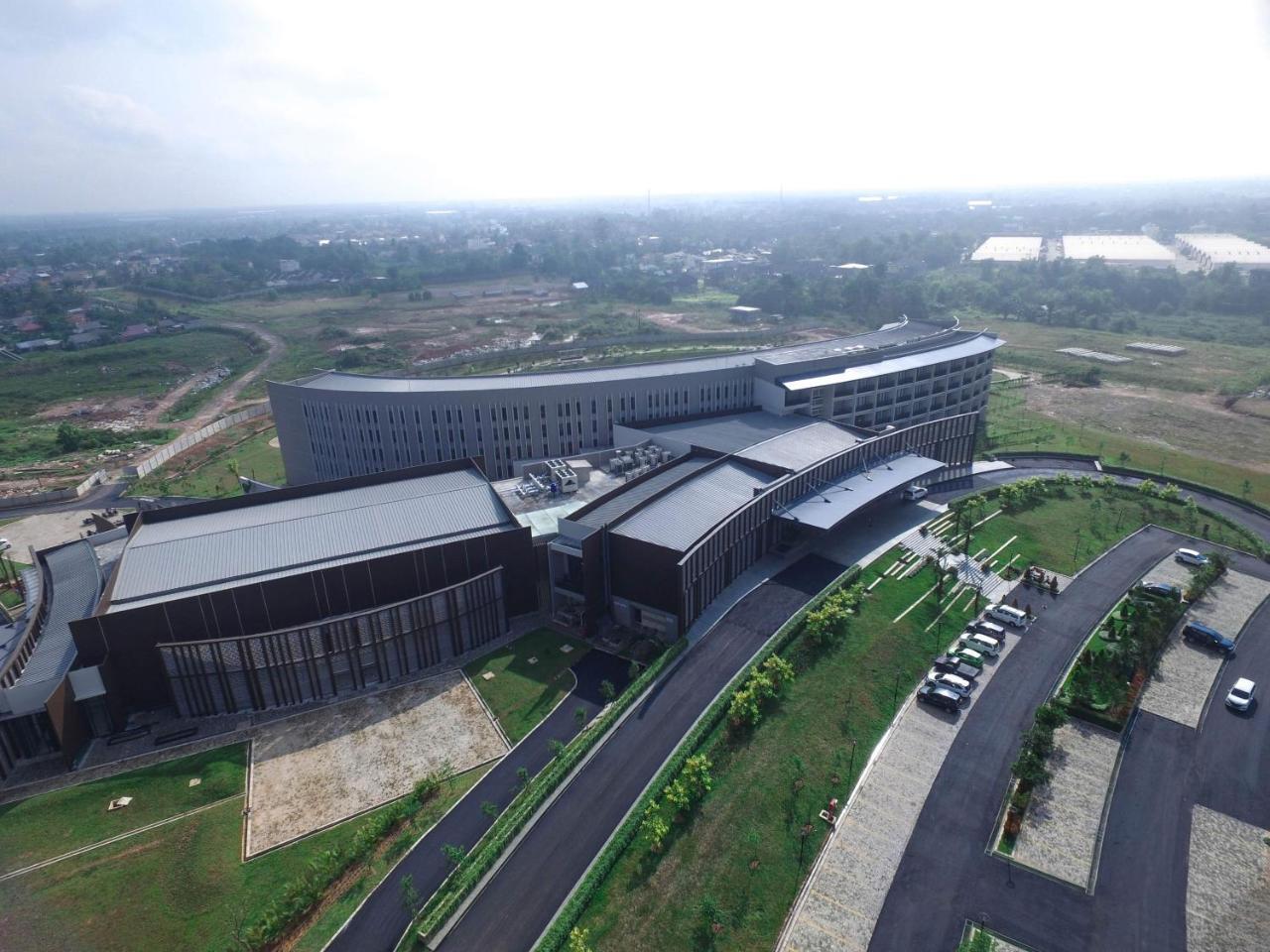 Hotel Santika Premiere Bandara פאלמבאנג מראה חיצוני תמונה